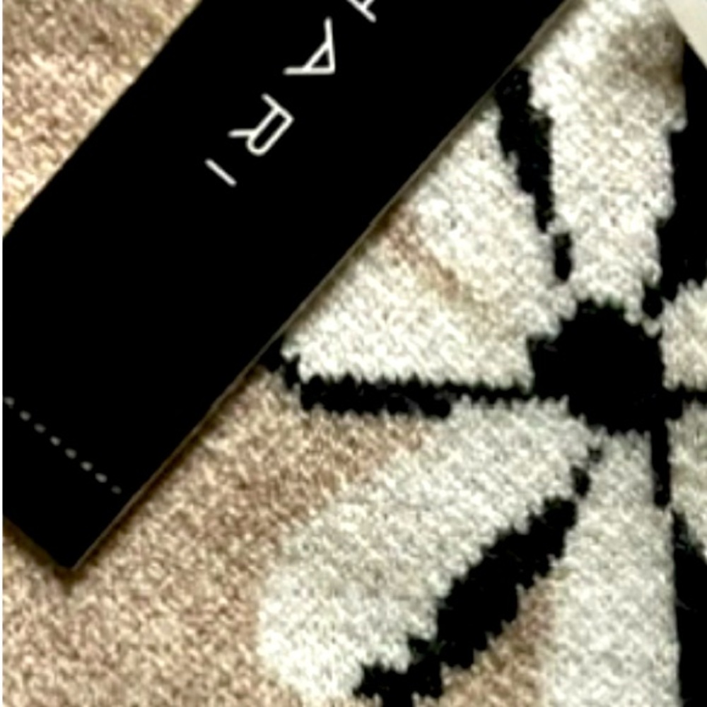 Tahari Tan Sweater with Black and White Floral Pattern Size M - Picture 7 of 7
